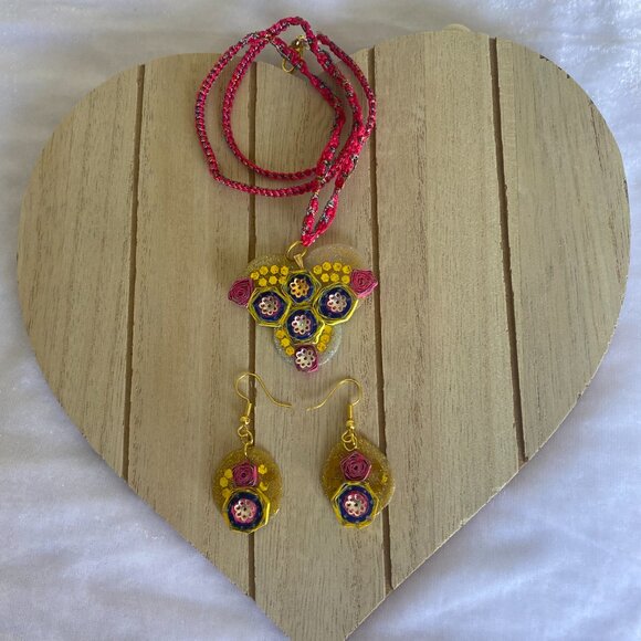 Quilling Love Shiny Flower Set - Picture 2 of 6